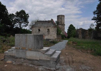 Fotografie hřbitova při probíhající rekonstrukci, Omnium, 2016